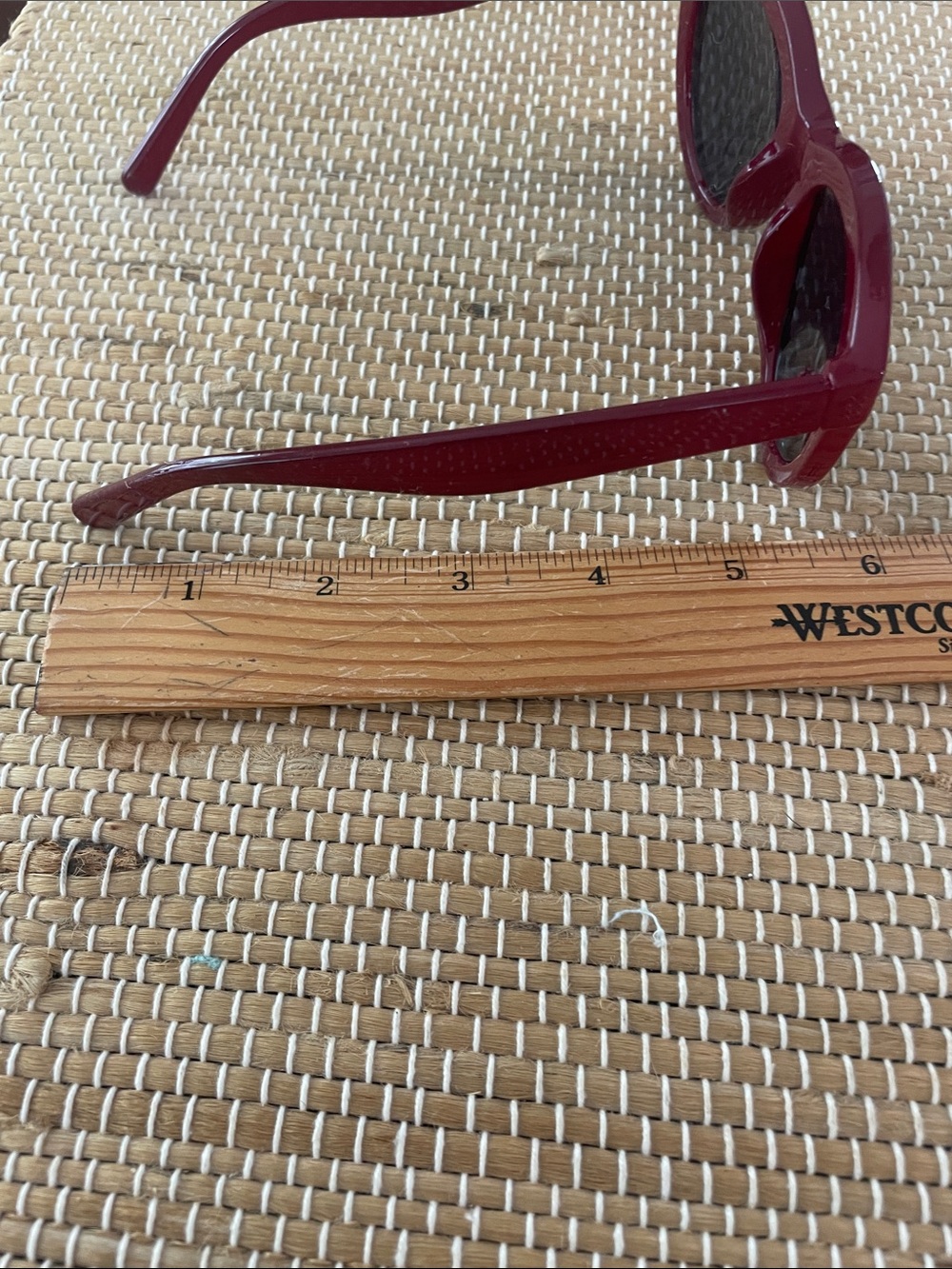 Stylish Women's Red Cat-Eye Sunglasses - Picture 5 of 6